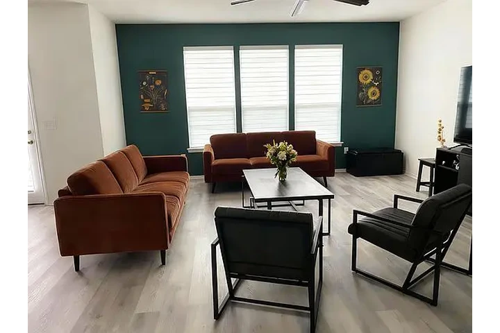 $1550 : Casa en alquiler!! image 4