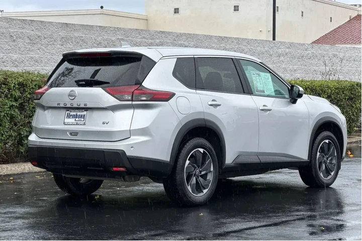 $23575 : Nissan Rogue 2024 SV 4dr Cro image 4