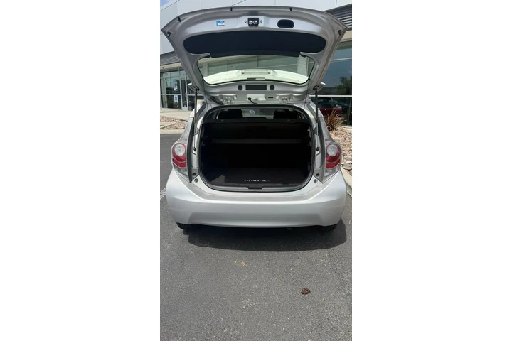 $13977 : Toyota Prius c 2014 One 4dr image 2