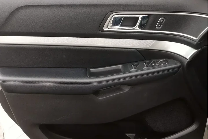 $15037 : Ford Explorer 2017 XLT 4dr S image 7