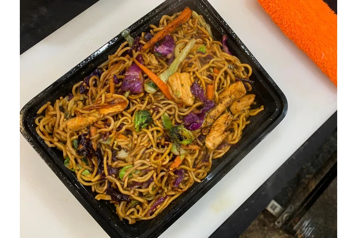 Busc cocinero o Cajera bilingü image 4