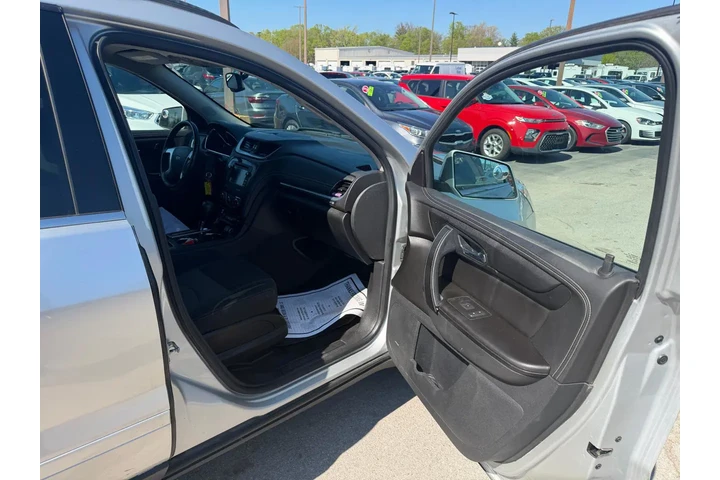 2017 Traverse AWD 4dr LT w/2LT image 8