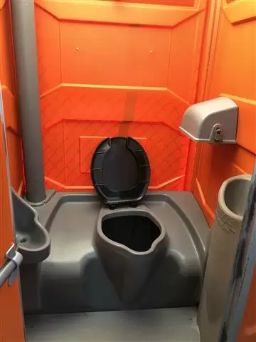 RENTA DE BAÑOS PARA FIESTAS image 4