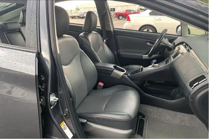 $12985 : Toyota Prius Plug-in Hybrid image 7