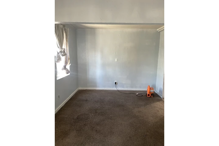 $900 : Se renta cuarto grande image 4