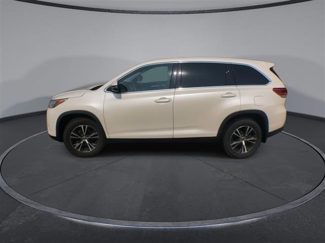 $19900 : PRE-OWNED 2019 TOYOTA HIGHLAN image 5