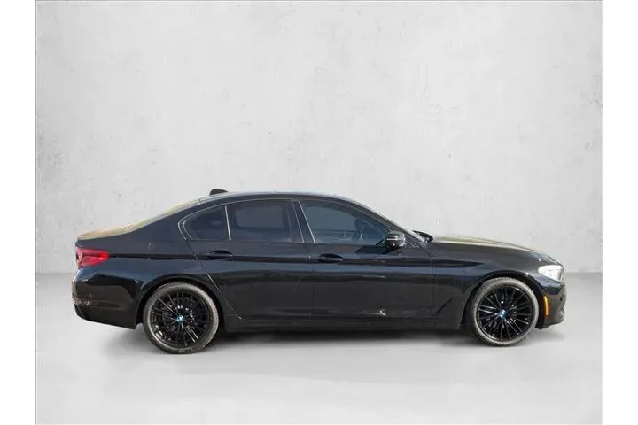 $16590 : BMW 5 Series 2018 530e iPerf image 4