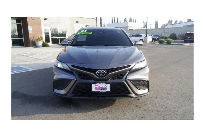 $26877 : 2025 Camry SE Sedan 4D image 3