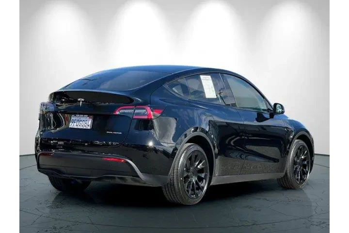 $33997 : Tesla Model Y 2023 AWD 4dr C image 4