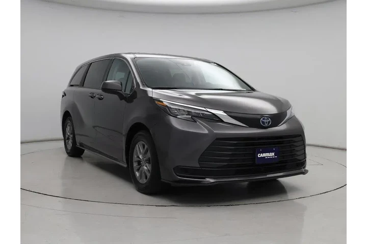 $39998 : Toyota Sienna 2024 LE 8-Pass image 1