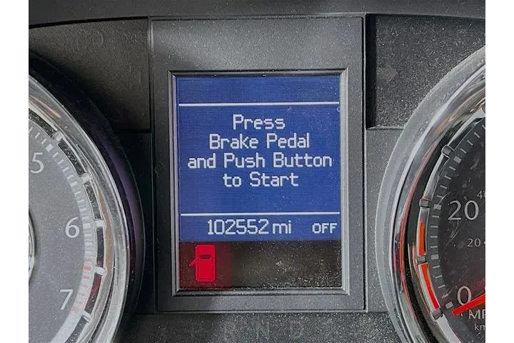 $10975 : Chrysler Town and Country 20 image 9