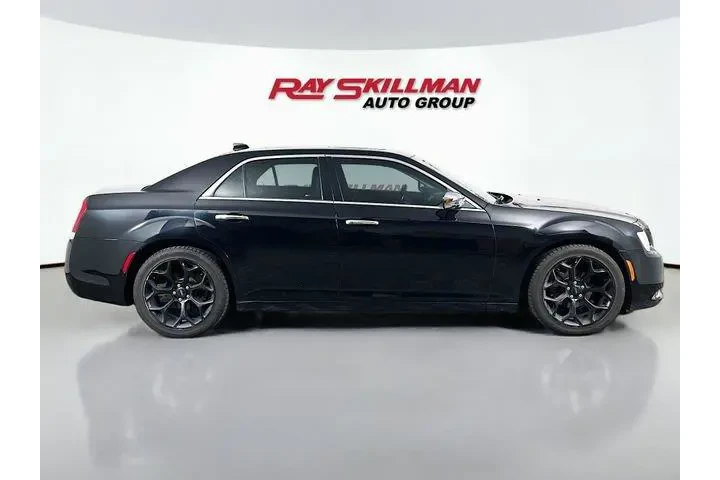 $18975 : Chrysler 300 2019 Limited 4d image 8