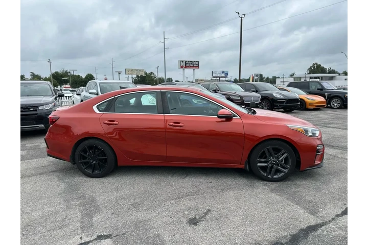2019 KIA FORTE EX SEDAN 4D image 8
