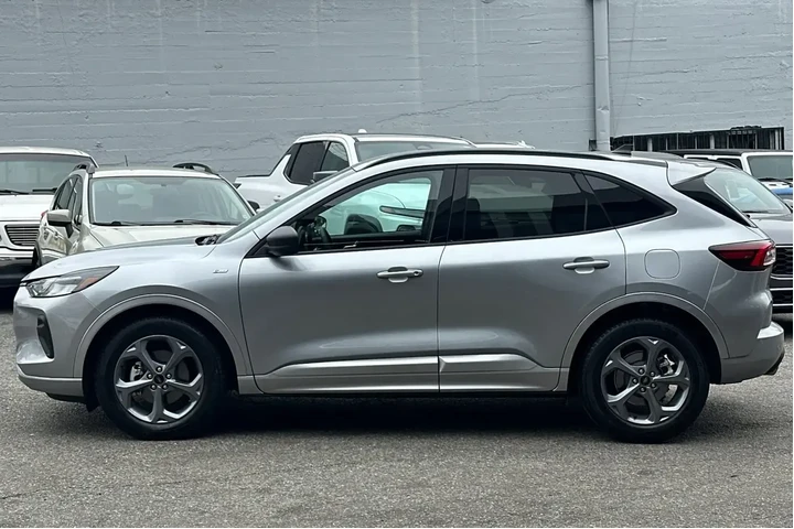 $22995 : Ford Escape 2023 ST-Line 4dr image 7