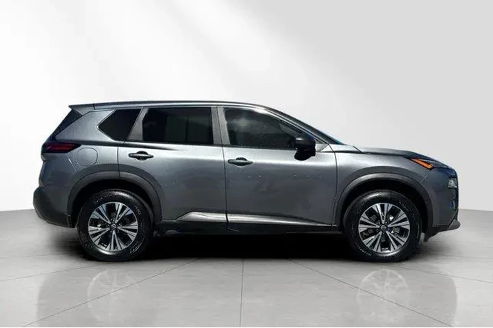$22882 : Nissan Rogue 2023 SV 4dr Cro image 3