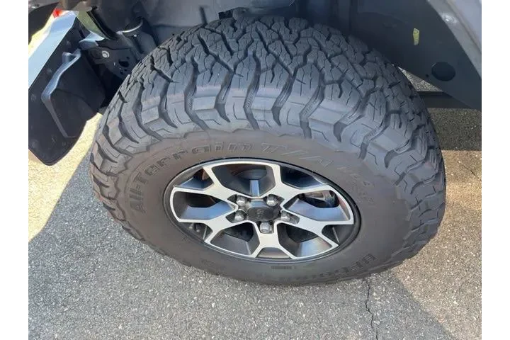 $30478 : Jeep Wrangler Unlimited 2021 image 6