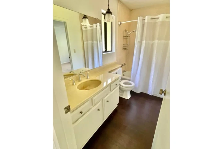 $2580 : 3bed and 2bath Korean town LA image 9