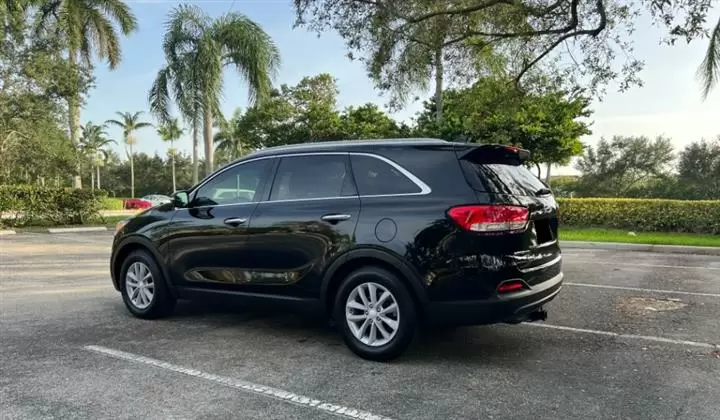 $8000 : 2017 Kia Sorento LX SUV image 4