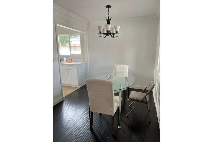 $1000 : Habitación Privada - RESEDA image 4