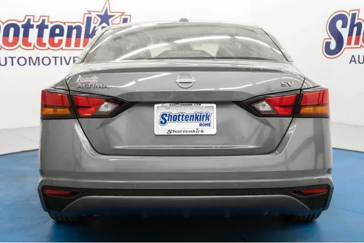 $23520 : Nissan Altima 2024 2.5 SV 4d image 6