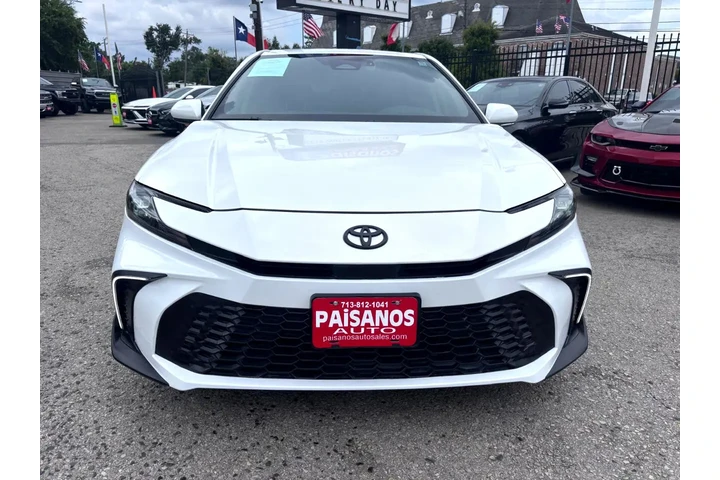 2025 Camry SE image 3