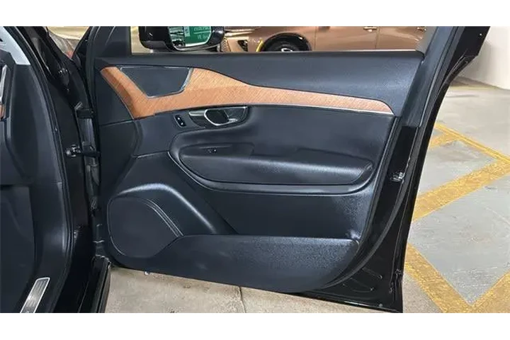 $29000 : Volvo XC90 2021 AWD T5 Momen image 9