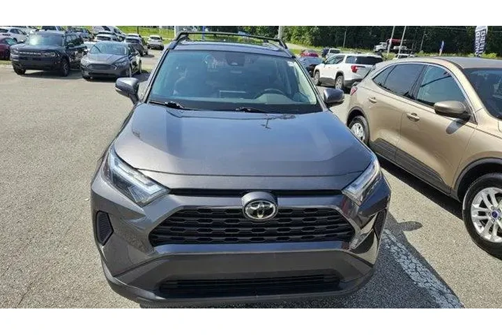 $30999 : Toyota RAV4 2022 XLE 4dr SUV image 2