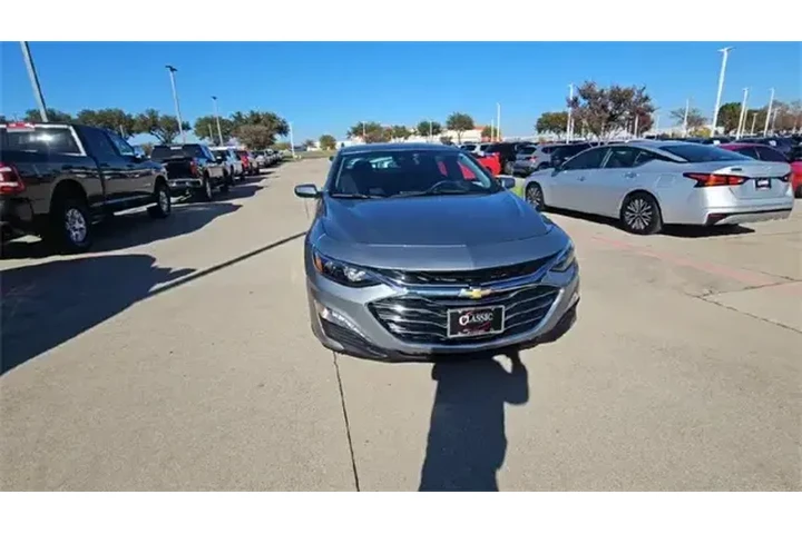$17987 : Chevrolet Malibu 2024 LT 4dr image 2