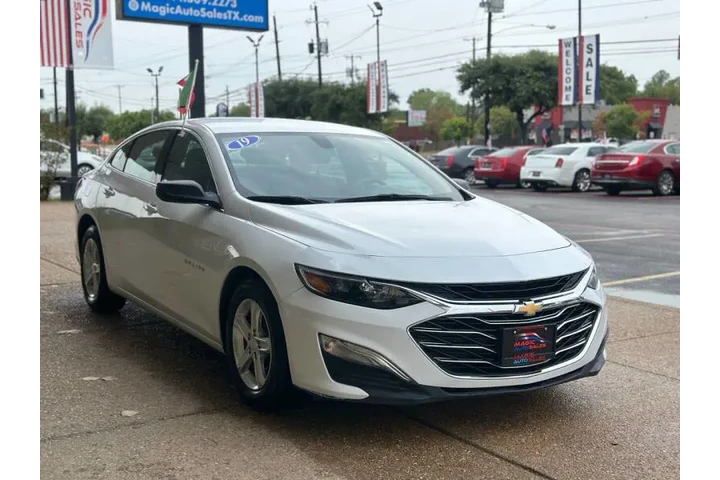 $10999 : 2019 Malibu LS image 4