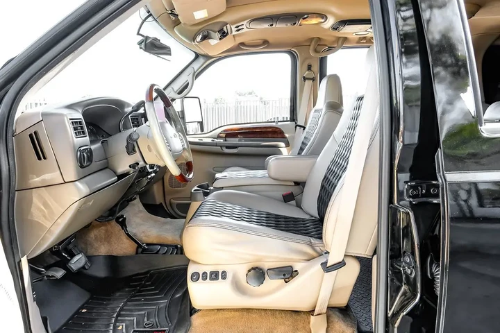 $52990 : 2002 Excursion Limited image 5