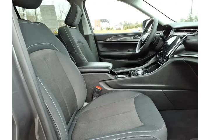 $26675 : Jeep Grand Cherokee L 2023 4 image 5