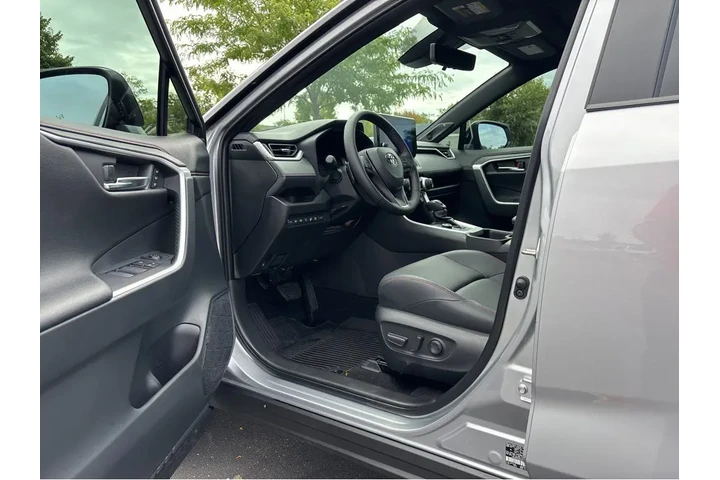 $56997 : 2025 RAV4 Plug-In Hybrid XSE image 2