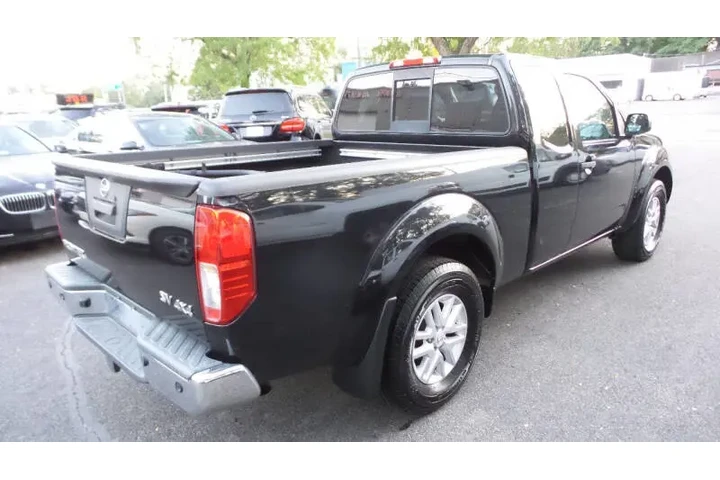 $13900 : 2016 Frontier SV V6 image 6