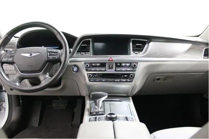 $24971 : Genesis G80 2018 3.8 4dr Sed image 2