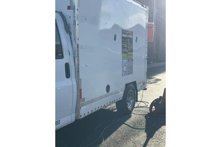 Reyes carwash image 1