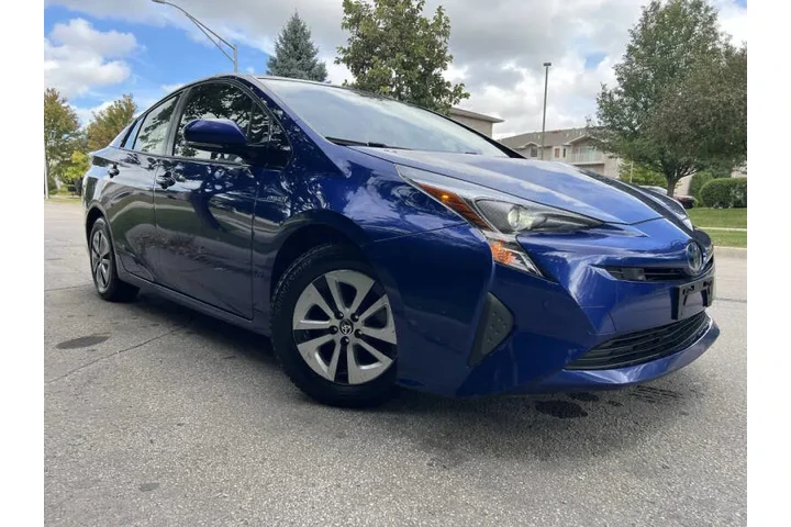 $15991 : 2017 Prius Three image 4