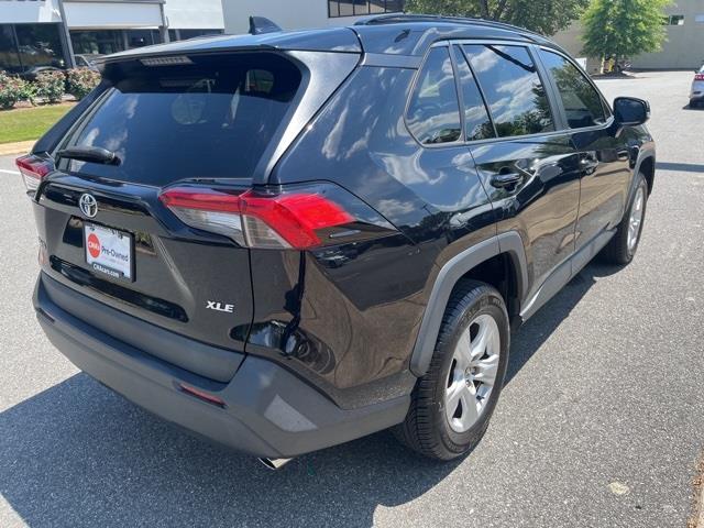 $25105 : PRE-OWNED 2021 TOYOTA RAV4 XLE image 3