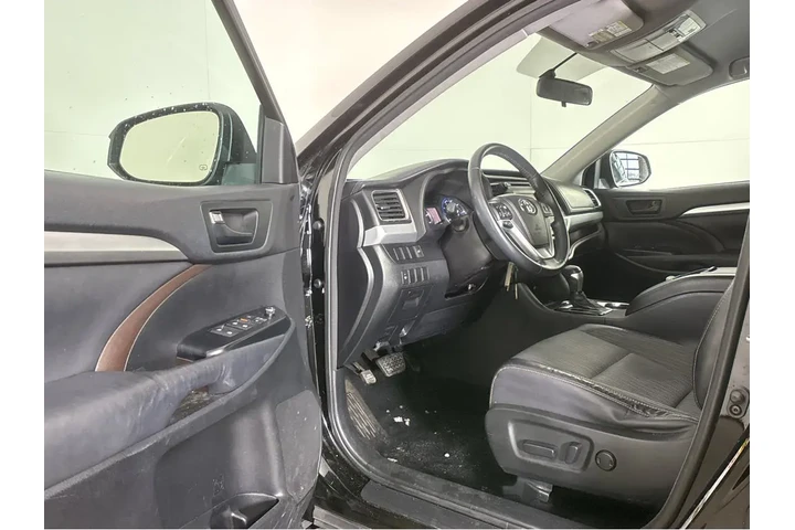 $16490 : 2014 Highlander LE Plus image 2