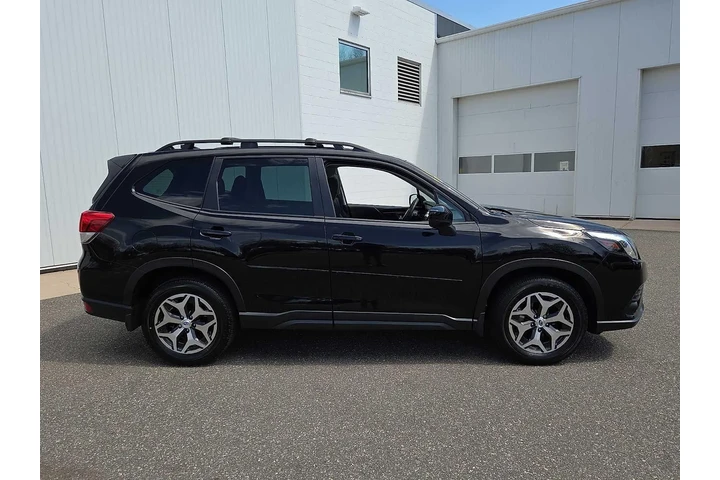 $26599 : Subaru Forester 2023 AWD Pre image 7