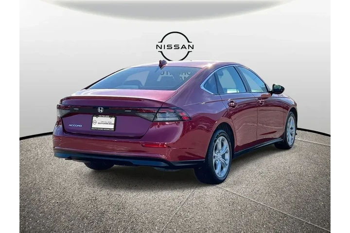$20825 : Honda Accord 2024 LX 4dr Sed image 6