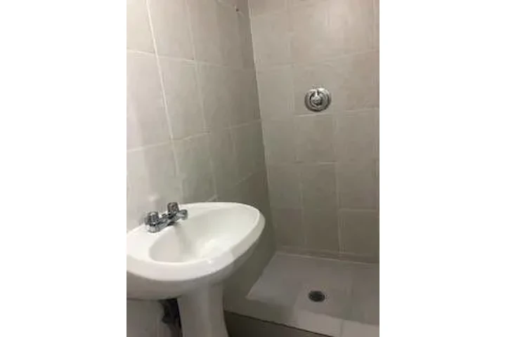 $800 : Cuarto para Sra./Srta. image 4