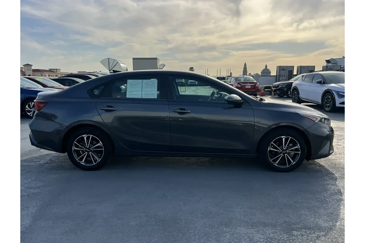 $17685 : Kia Forte 2022 FE 4dr Sedan image 9
