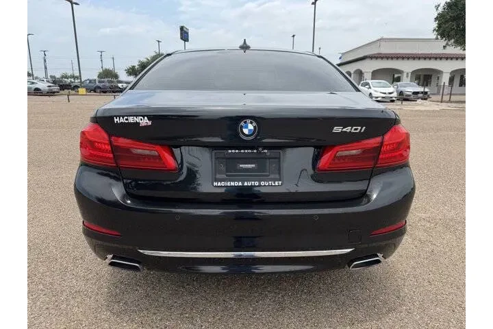 2019 BMW 5 Series 540i image 7