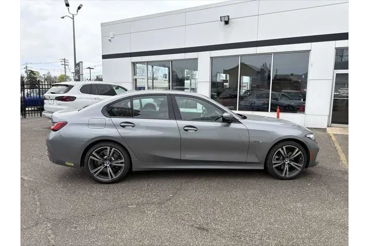 $35943 : BMW 3 Series 2023 AWD 330e x image 6