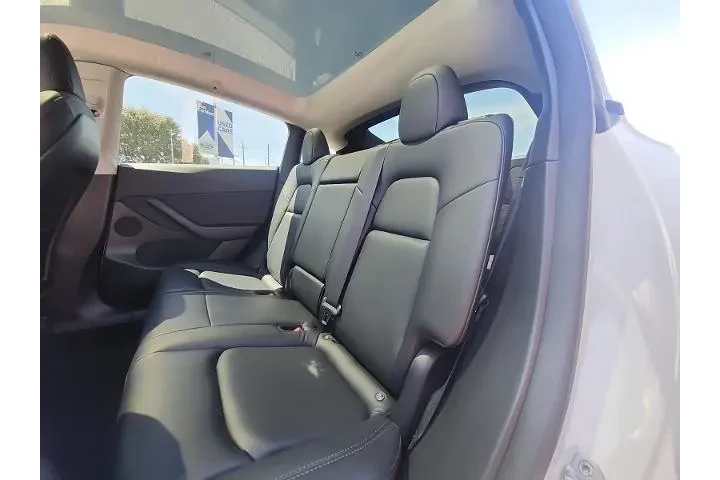 $29997 : Tesla Model Y 2021 AWD Long image 8