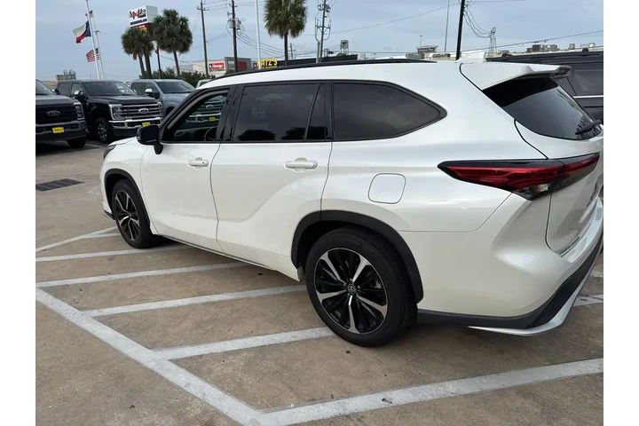 $25991 : Toyota Highlander 2021 XSE 4 image 4