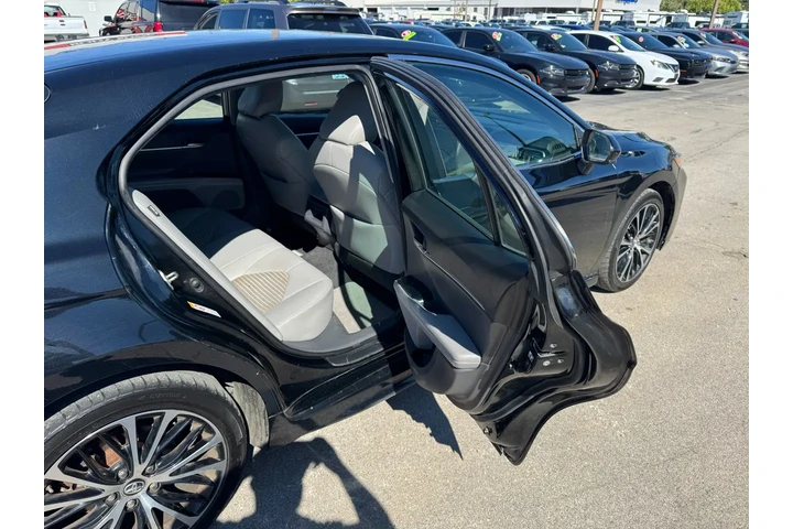 2018 Camry 4dr Sdn I4 Auto SE image 10