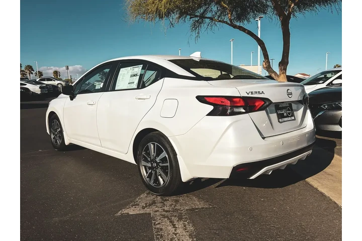 $18997 : Nissan Versa 2025 SV 4dr Sed image 4