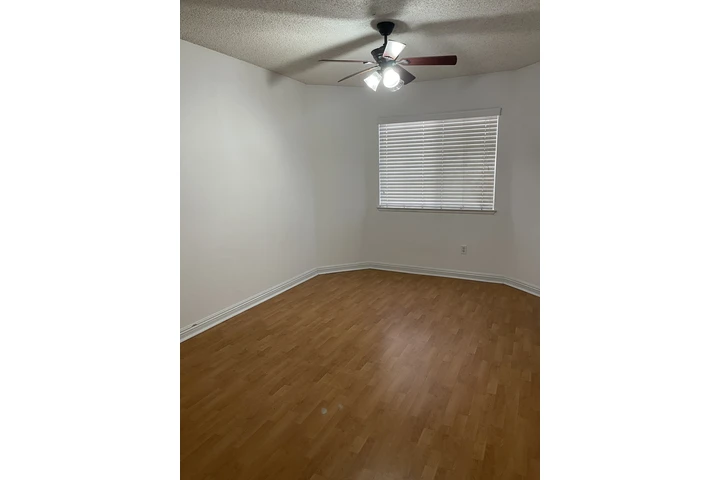 $1000 : Cuarto en Renta, solo hombres. image 2