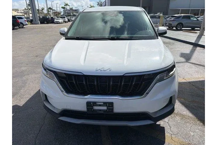 $17990 : Kia Carnival 2022 LX 4dr Min image 6